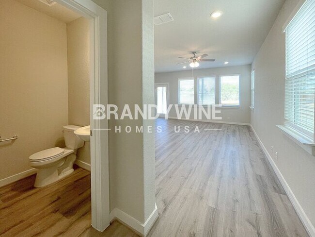 Foto del edificio - 8815 Adolph Scheel Wy