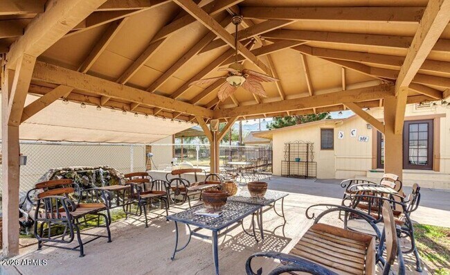 Foto del edificio - 3232 Carver Rd