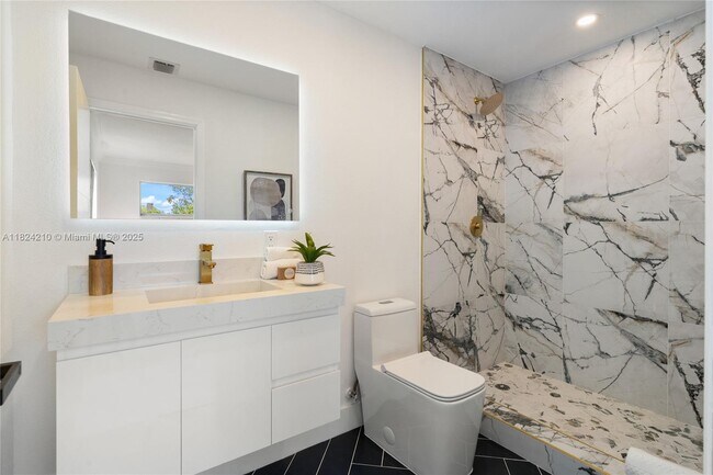 Foto del edificio - 813 SW 3rd Ct