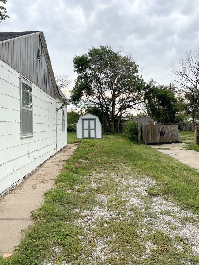Building Photo - Affordable Two Bedroom