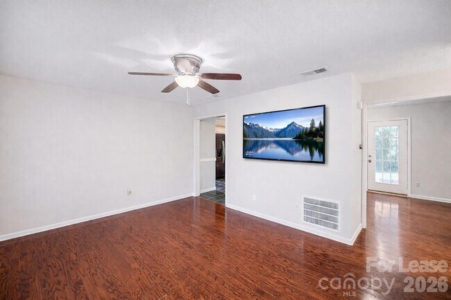 Building Photo - 218 Clearbrook Rd