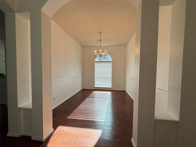 Building Photo - 15615 Lost Maples Dr