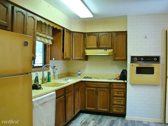 Building Photo - 3 br, 2 bath House - 203 Airport Rd