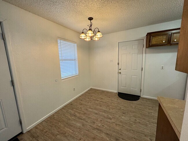 Foto del edificio - 8210 Vernon Ave