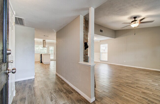 Building Photo - 17411 S Yorkglen Dr