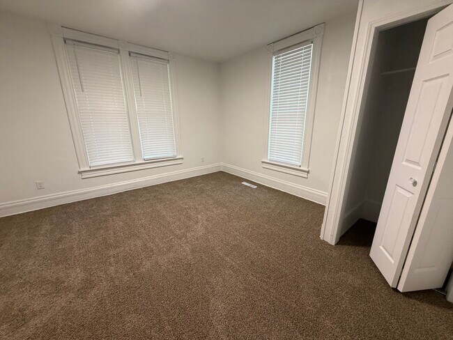 Foto del edificio - Newly Updated 2 Bedroom House with off street parking!