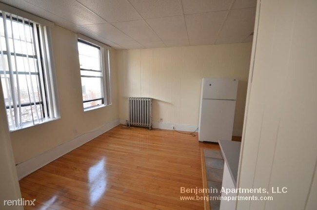 Building Photo - 439 Cambridge St