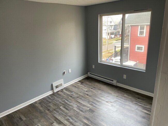 Building Photo - 873 Chalker St