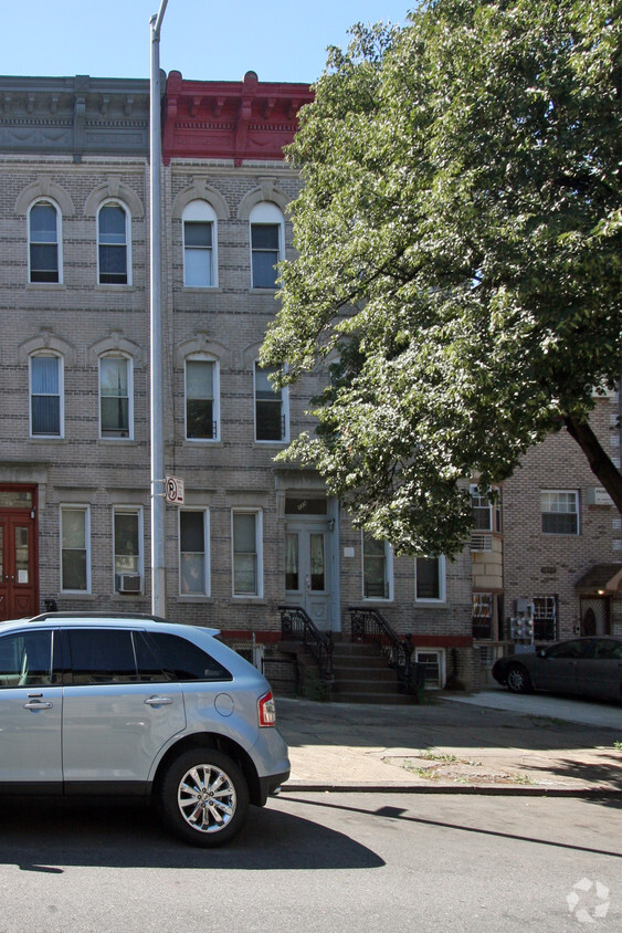 Building Photo - 884 Jefferson Ave