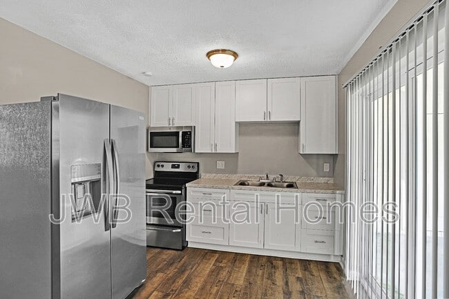 Foto del edificio - 2643 Vernon St