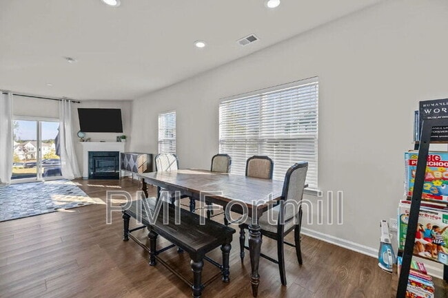 Building Photo - 18045 Stark Wy