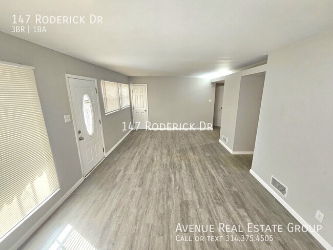 Photo - 147 Roderick Dr House