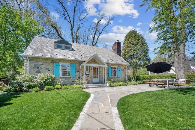 Building Photo - 53 Sheldrake Ave