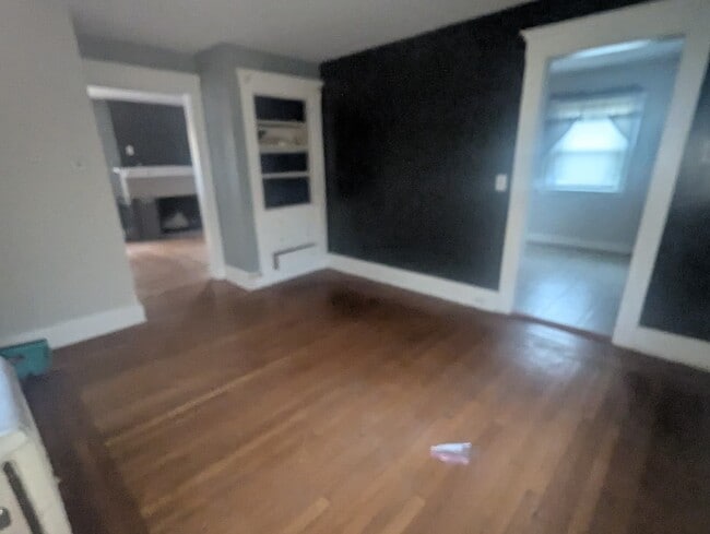 Building Photo - 66 Crescent St