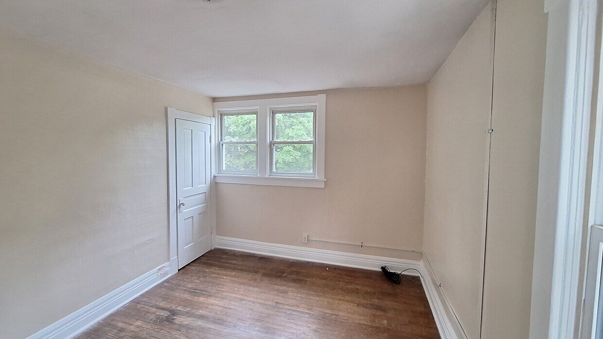 Primary Photo - 1129 Howard St