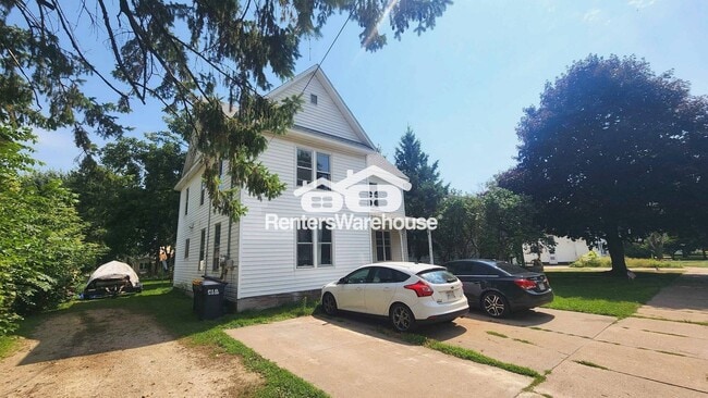 Building Photo - 260 S Plum St