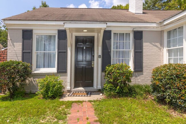 Building Photo - 3912 Crestview Dr