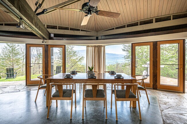 Foto del edificio - 1816 Bear Spgs Wy