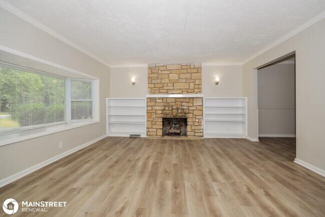 Building Photo - 3223 Highwoods Dr W