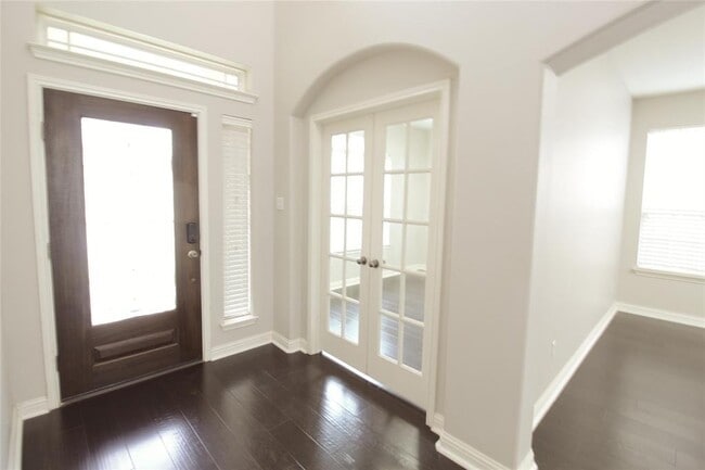 Building Photo - 610 Spanish Mustang Dr