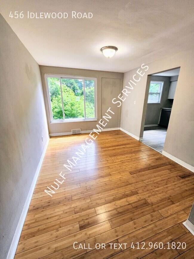 Foto del edificio - 456 Idlewood Rd
