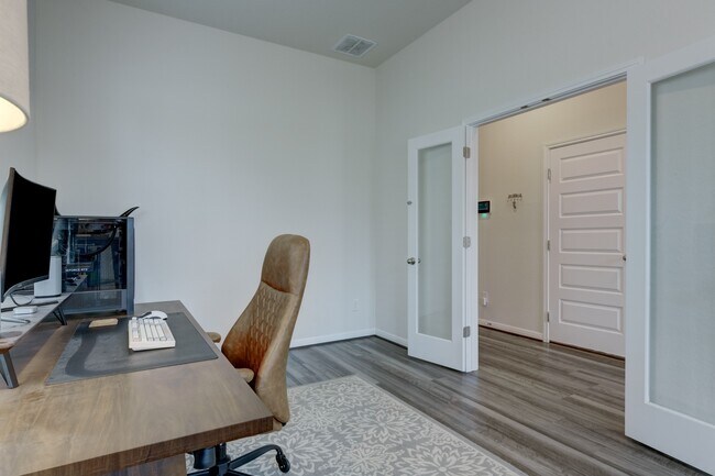 Building Photo - Bright 3-Bed Home with Pool Access, Fenced Yard, and Garage in Saint Hedwig