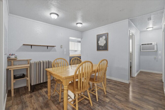 Building Photo - 290 E 4th S