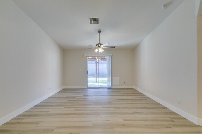 Foto del edificio - Charming 3-Bed, 2-Bath Single-Story Home i...