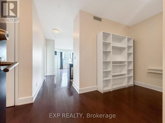 Building Photo - 676 Sheppard Ave E