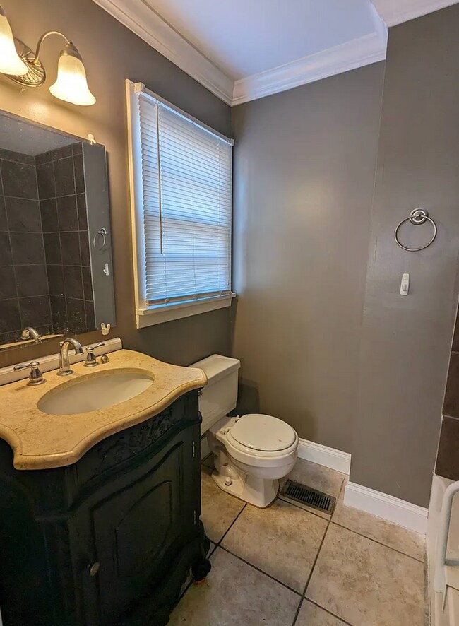 Foto del edificio - Charming 3 bed and 2 bath located in Rainbow City