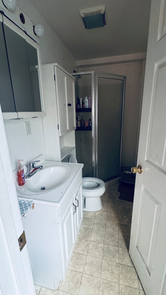 Baño de 3/4 - 6 Lowell St
