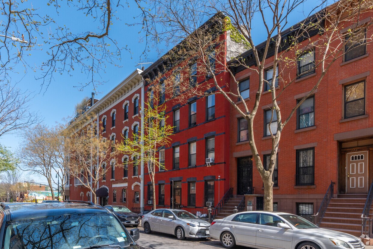 Building Photo - 167 Waverly Ave