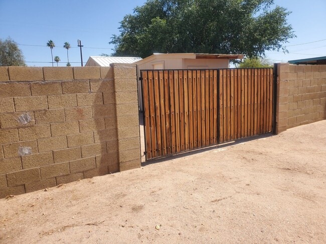 Building Photo - 3BR House in Mesa with RV gate and no HOA