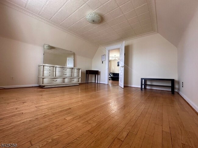 Building Photo - 75 Elm St