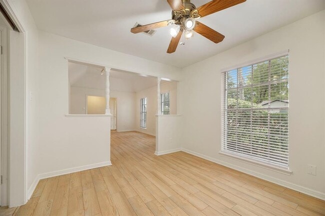 Building Photo - 11423 Valley Spring Dr