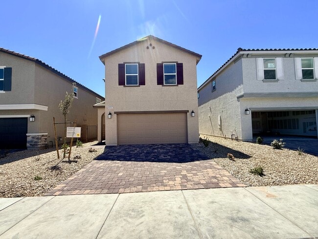 Building Photo - Modern 3BR Home - Prime Location