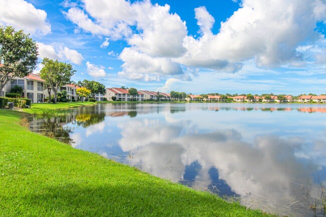 Foto del edificio - ** 2/2 FIRST FLOOR EMERALD LAKES BEAUTY RE...