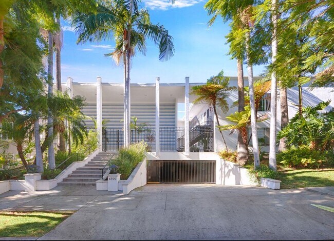 Foto del edificio - 1255 N HARPER Ave