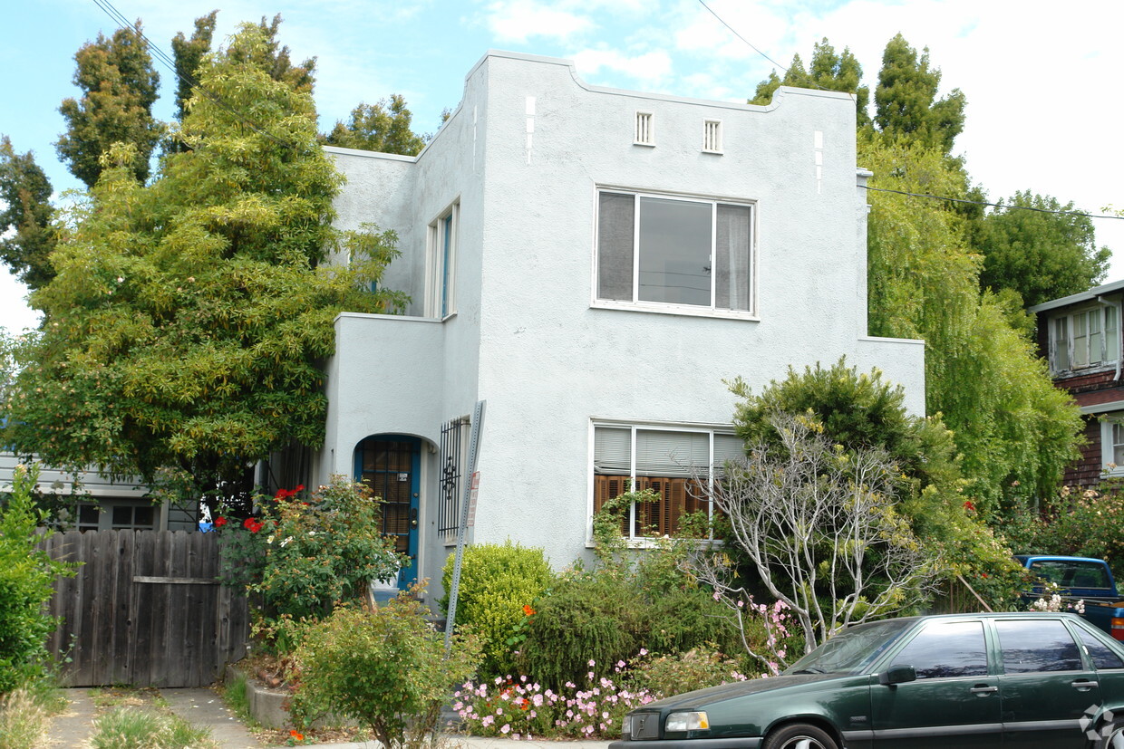 Primary Photo - 2415-2417 Dowling Pl