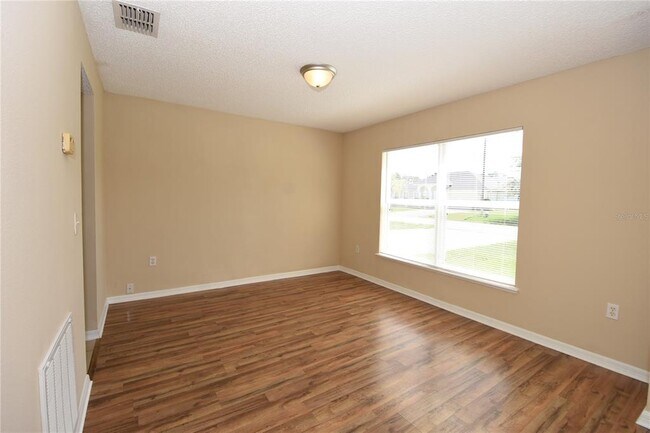 Building Photo - 27 Riverdale Ln