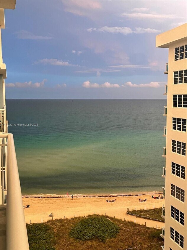 Foto principal - 6969 Collins Ave