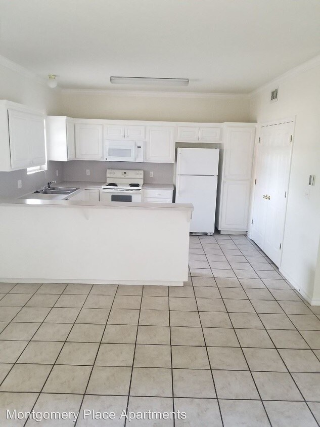 Foto principal - 2455 Montgomery Rd