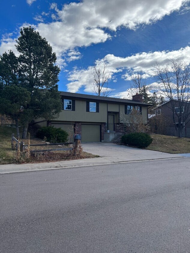 Primary Photo - Unique reverse ranch, Rustic, and Spacious...