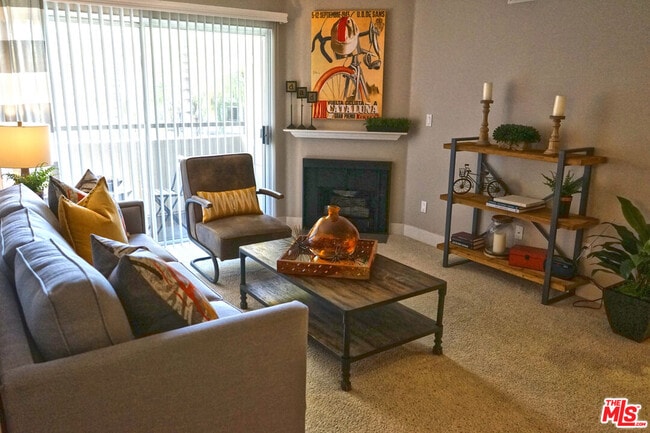 Building Photo - 151 E Holly St