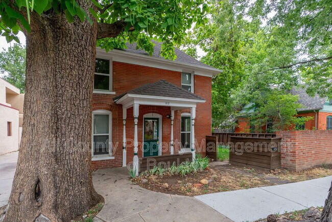 Foto del edificio - 1817 Grove St