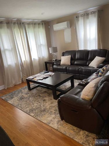 Foto del edificio - 153 Maplewood Ave
