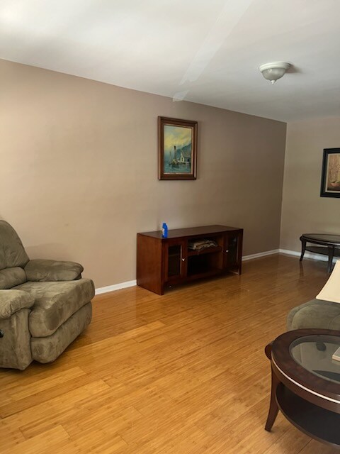 Primary Photo - 10005 Seaview Ave