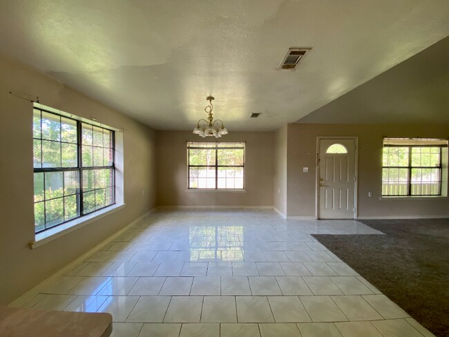 Foto del edificio - 719 Edgewood Cir