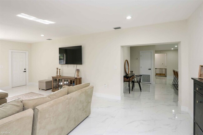 Building Photo - 3 br, 2 bath House - 18915 NW 44th Ct # 18915