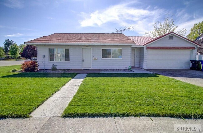 Foto del edificio - DARLING 3 BED/1 BATH HOME RIGHT IN DOWNTOWN REXBURG